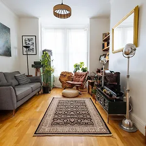 Unique Private W/ Easy Access To Londres
